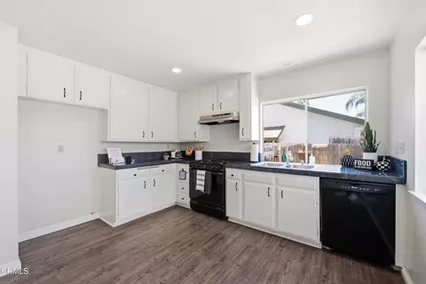 Kitchen - 2079 Covington Ave, Simi Valley, CA 93065 photo 3 of 3