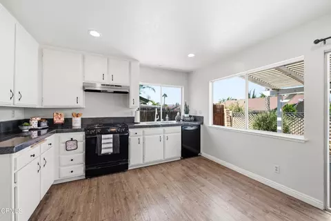 Kitchen - 2079 Covington Ave, Simi Valley, CA 93065 photo 2 of 3
