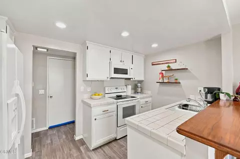 Kitchen - 406 Chapala Dr, Camarillo, CA 93010 photo 4 of 4