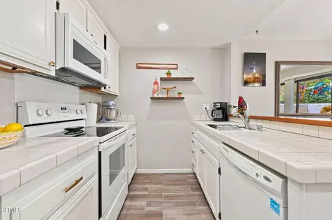 Kitchen - 406 Chapala Dr, Camarillo, CA 93010 photo 1 of 4