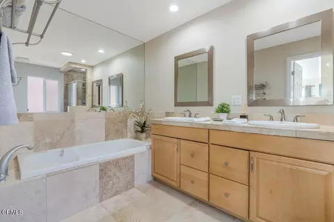Bath - 2431 Victoria Ave, Oxnard, CA 93035 photo 2 of 5