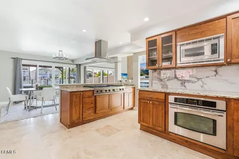 Kitchen - 2431 Victoria Ave, Oxnard, CA 93035 photo 3 of 6