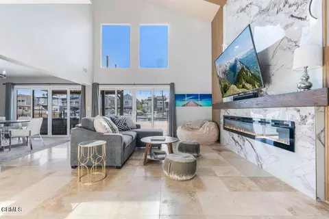 Living - 2431 Victoria Ave, Oxnard, CA 93035 photo 2 of 4