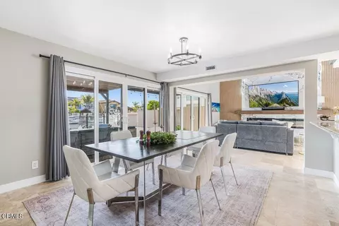 Dining - 2431 Victoria Ave, Oxnard, CA 93035 photo 3 of 4