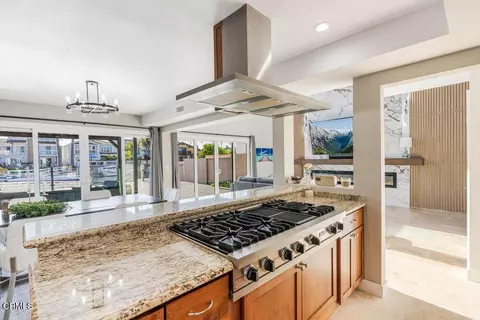 Kitchen - 2431 Victoria Ave, Oxnard, CA 93035 photo 4 of 6