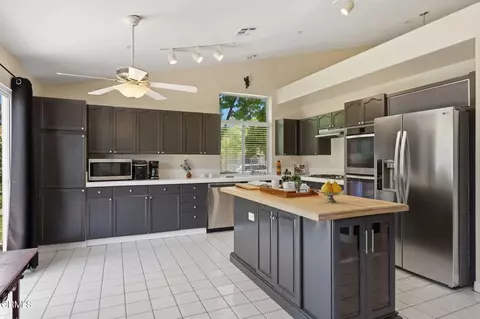 Kitchen - 2581 Lake Dr, Oxnard, CA 93036 photo 3 of 10
