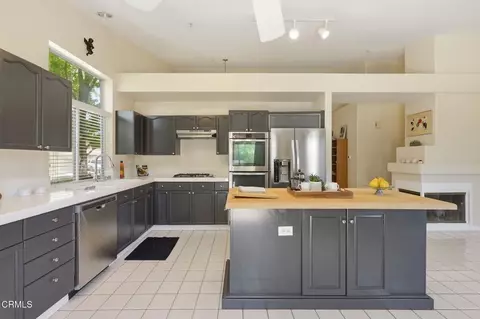 Kitchen - 2581 Lake Dr, Oxnard, CA 93036 photo 8 of 10