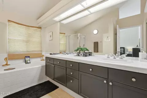 Bath - 2581 Lake Dr, Oxnard, CA 93036 photo 1 of 3