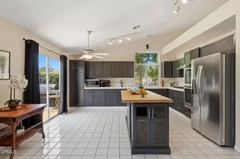 Kitchen - 2581 Lake Dr, Oxnard, CA 93036 photo 2 of 10