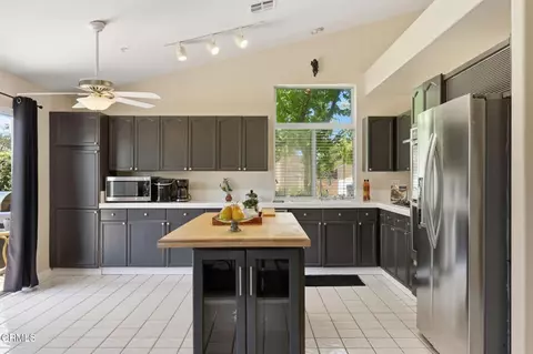 Kitchen - 2581 Lake Dr, Oxnard, CA 93036 photo 4 of 10