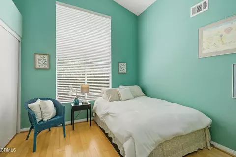 Bedroom - 2581 Lake Dr, Oxnard, CA 93036 photo 5 of 5