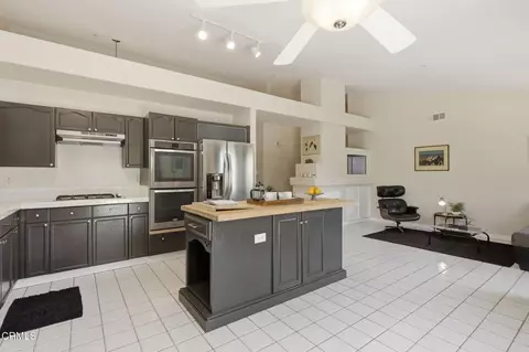 Kitchen - 2581 Lake Dr, Oxnard, CA 93036 photo 9 of 10