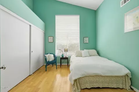 Bedroom - 2581 Lake Dr, Oxnard, CA 93036 photo 4 of 5