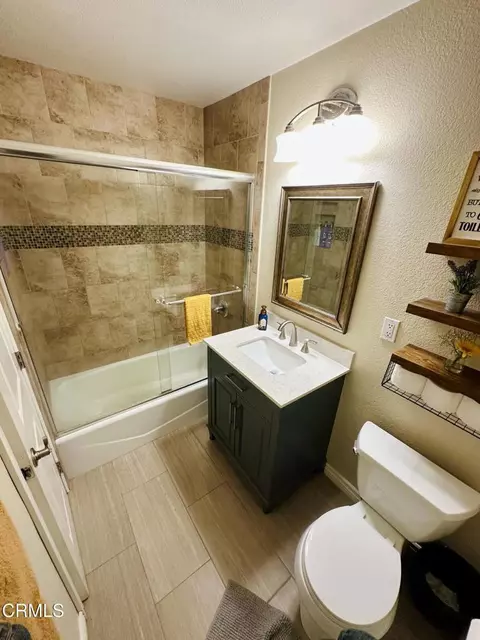 Bath - 1031 Redwood St, Oxnard, CA 93033 photo 2 of 3