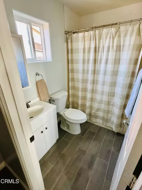 Bath - 1031 Redwood St, Oxnard, CA 93033 photo 3 of 3