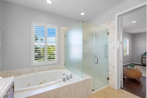 Bath - 4082 Farralon Way, Oxnard, CA 93035 photo 4 of 5