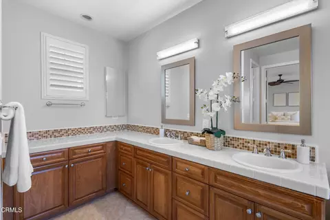 Bath - 4082 Farralon Way, Oxnard, CA 93035 photo 3 of 5