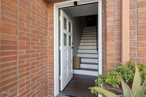 Entry Way - 877 S B St, Oxnard, CA 93030 photo 1 of 3