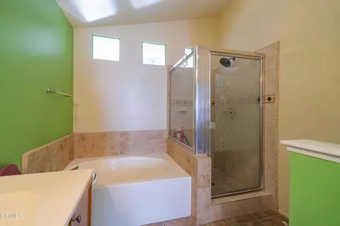 Bath - 1334 Jamaica Ln, Oxnard, CA 93030 photo 5 of 6
