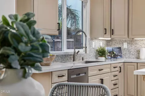 Kitchen - 34269 Starpoint St, Temecula, CA 92592 photo 5 of 8