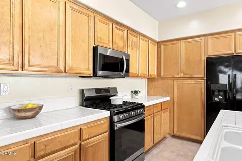 Kitchen - 1706 Valerosa Way, Oxnard, CA 93030 photo 3 of 7