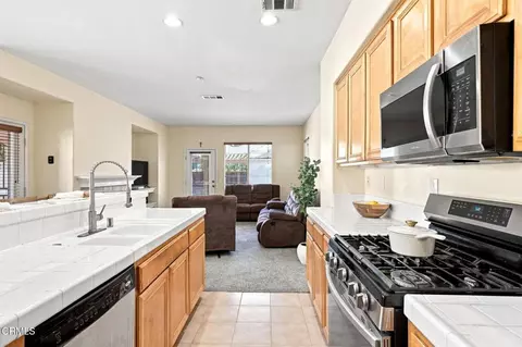 Kitchen - 1706 Valerosa Way, Oxnard, CA 93030 photo 5 of 7
