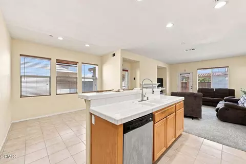 Kitchen - 1706 Valerosa Way, Oxnard, CA 93030 photo 4 of 7