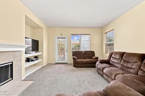 Living - 1706 Valerosa Way, Oxnard, CA 93030 photo 2 of 3