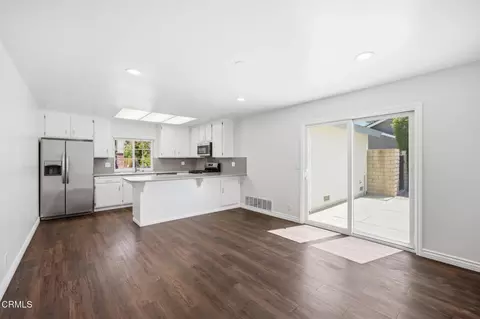 Living - 6466 Hope St, Simi Valley, CA 93063 photo 3 of 5