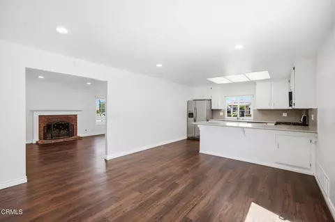 Living - 6466 Hope St, Simi Valley, CA 93063 photo 4 of 5