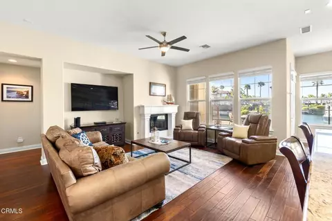 Living - 3927 W Hemlock St, Oxnard, CA 93035 photo 3 of 3