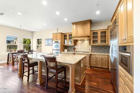 Kitchen - 3927 W Hemlock St, Oxnard, CA 93035 photo 2 of 4