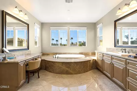 Bath - 3927 W Hemlock St, Oxnard, CA 93035 photo 4 of 5