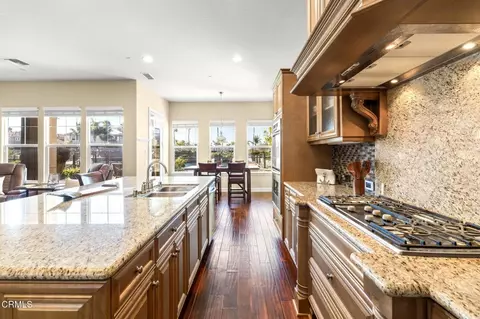 Kitchen - 3927 W Hemlock St, Oxnard, CA 93035 photo 3 of 4