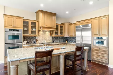 Kitchen - 3927 W Hemlock St, Oxnard, CA 93035 photo 1 of 4