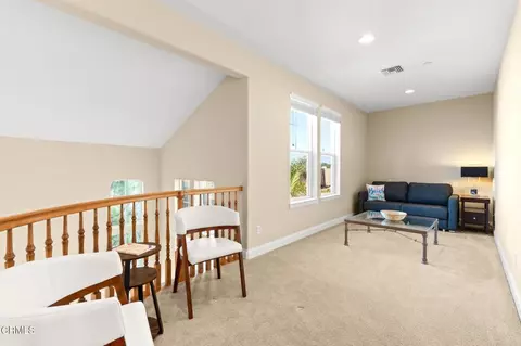 Entry Way - 3927 W Hemlock St, Oxnard, CA 93035 photo 4 of 4