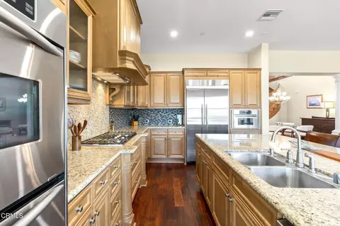 Kitchen - 3927 W Hemlock St, Oxnard, CA 93035 photo 4 of 4