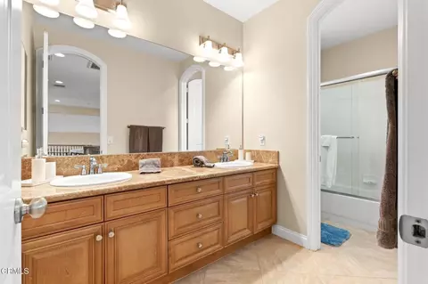 Bath - 3927 W Hemlock St, Oxnard, CA 93035 photo 5 of 5