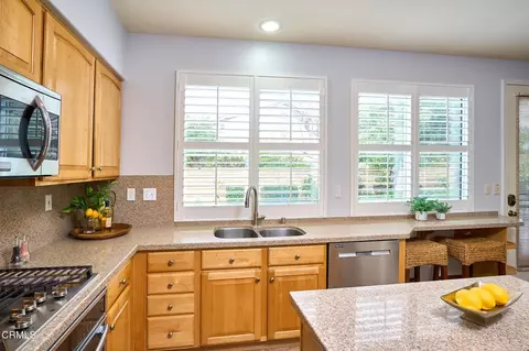 Kitchen - 415 Caliente Way, Oxnard, CA 93036 photo 4 of 4