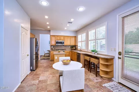 Kitchen - 415 Caliente Way, Oxnard, CA 93036 photo 1 of 4