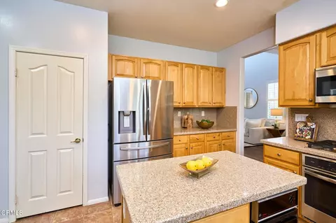 Kitchen - 415 Caliente Way, Oxnard, CA 93036 photo 3 of 4
