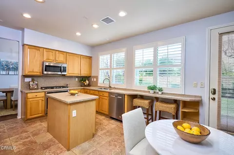Kitchen - 415 Caliente Way, Oxnard, CA 93036 photo 2 of 4