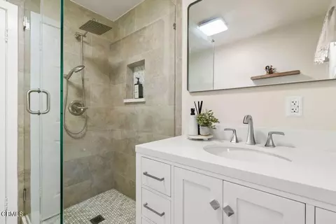 Bath - 326 Larmier Ave, Oak View, CA 93022 photo 1 of 1