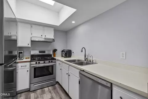 Kitchen - 5206 Longfellow Way, Oxnard, CA 93033 photo 2 of 2