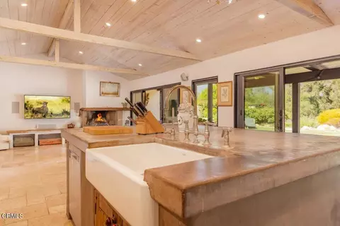 Kitchen - 603 Crestview Dr, Ojai, CA 93023 photo 4 of 7