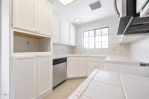Kitchen - 44846 Andale Ave, Lancaster, CA 93535 photo 1 of 1