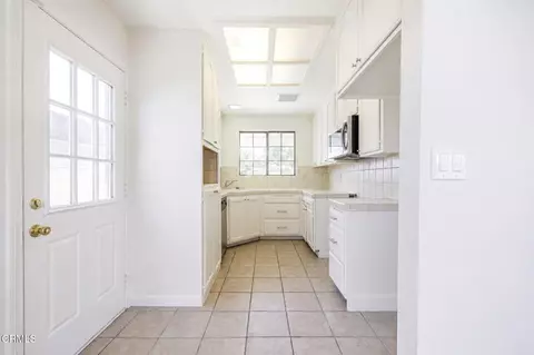Entry Way - 44846 Andale Ave, Lancaster, CA 93535 photo 2 of 2