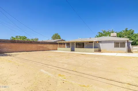 Exterior - 44846 Andale Ave, Lancaster, CA 93535 photo 6 of 8