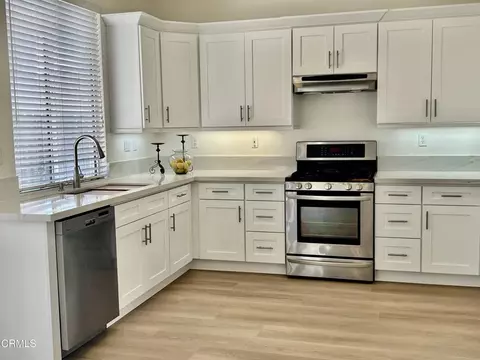 Kitchen - 492 Calle Mirasol, Camarillo, CA 93010 photo 2 of 3