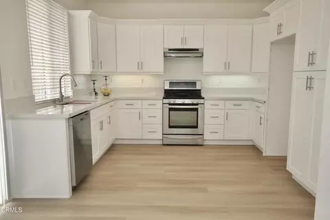 Kitchen - 492 Calle Mirasol, Camarillo, CA 93010 photo 3 of 3